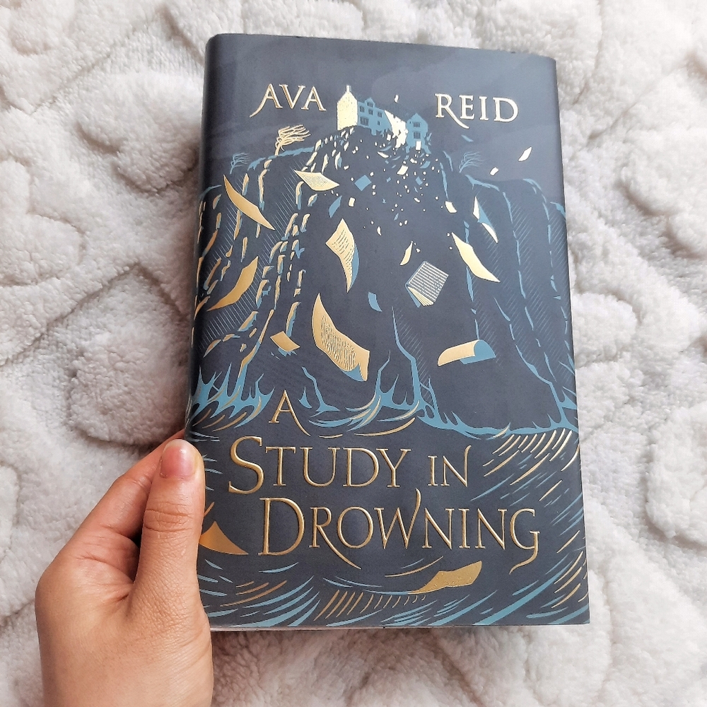 Illumicrate A Study in Drowning, Book by Ava Reid